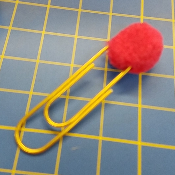 Set of 3 Puff Ball Oversized Paper Gold Tone 5" Clips - Picture 2 of 4